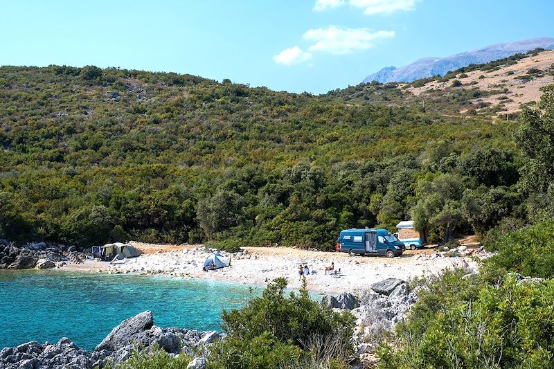 Camping dans la crique d'Aquarium - Albanie