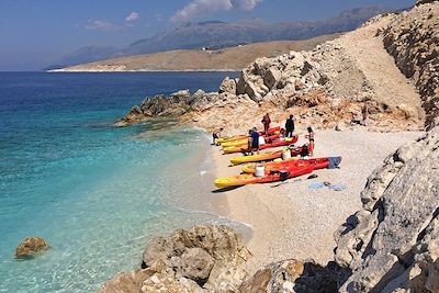 voyage Et au milieu coule la Riviera (A/R en train)