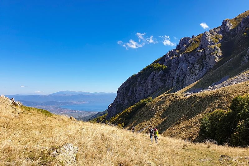 Randonneurs dans le Parc national Shebenik-Jabllanice - Albanie