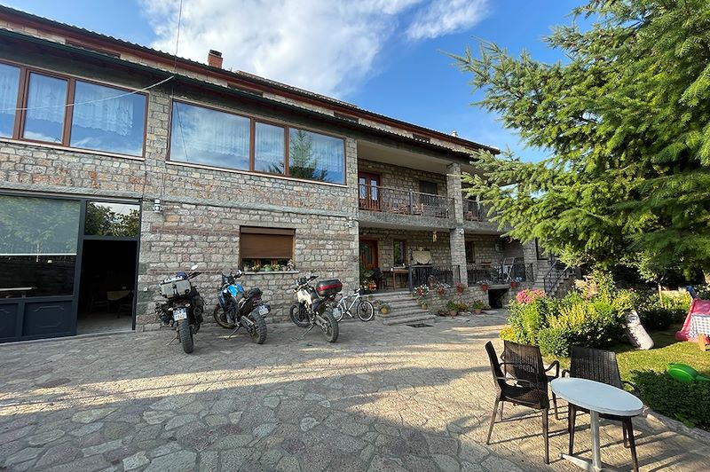 Hôtel Pashuta - Voskopoje - Albanie © Yves Becue