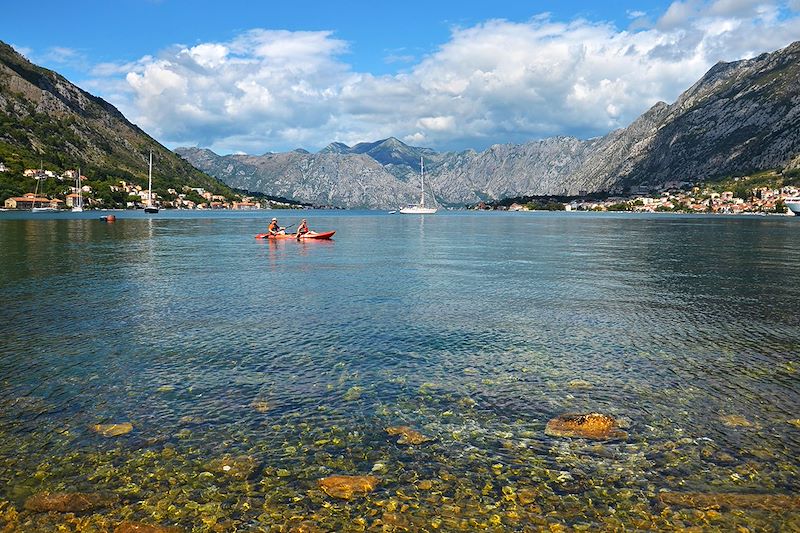 Kayakistes à Kotor - Monténégéro