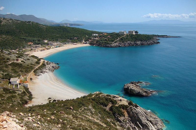 Et au milieu coule la Riviera ... 