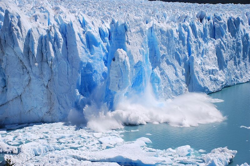 Bloc de glace se détachant du glacier Perito Moreno - Argentine