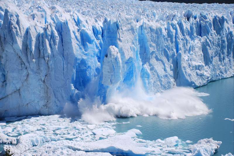 Bloc de glace se détachant du glacier Perito Moreno - Argentine