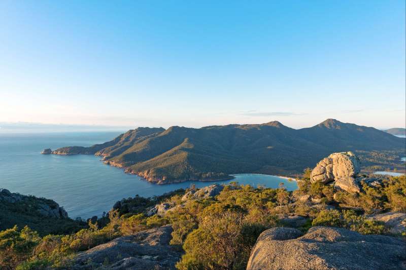 Rendez-vous sur les terres méconnues de Tasmanie et des territoires préservés de cette île du bout du monde !