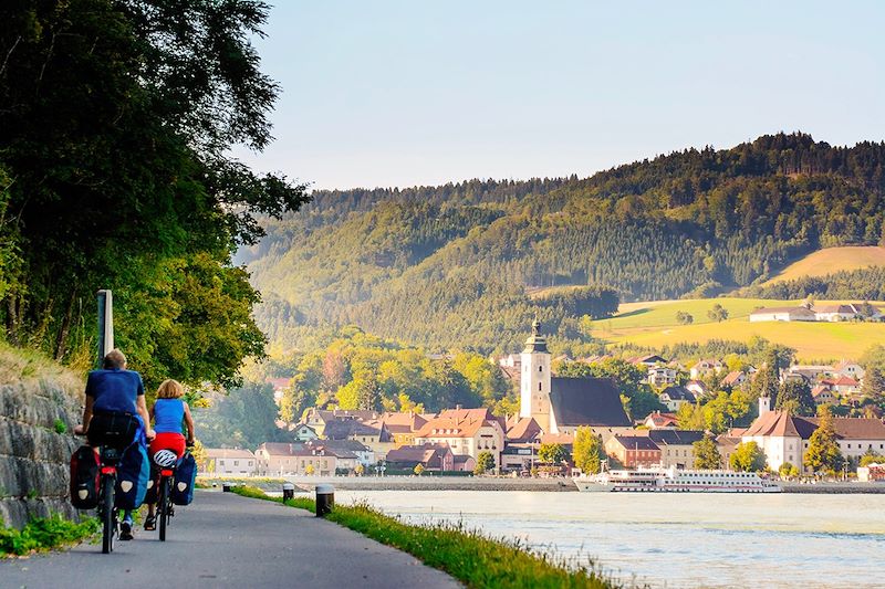 Cyclistes près du Danube - Grein - Haute-Autriche - Autriche