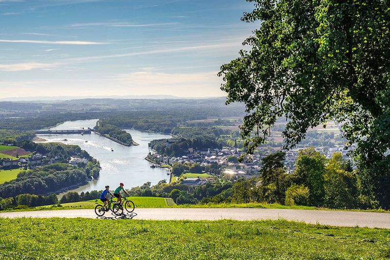 Le Danube à vélo, avec l'incontournable tronçon de l’EuroVelo 6 qui relie Passau à Vienne par la vallée de Wachau et ses vignobles