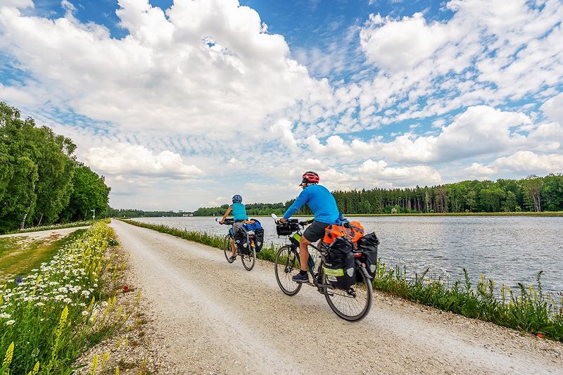 Cyclistes près du Danube - Autriche