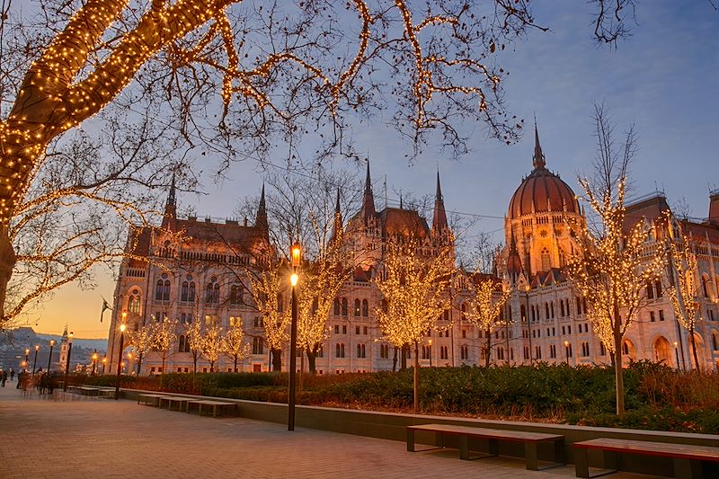 Parlement de Budapest lors des festivités de Noël - Budapest - Hongrie