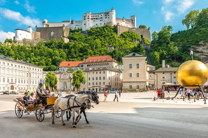 Kapitelplatz et forteresse de Hohensalzburg à Salzbourg - Autriche