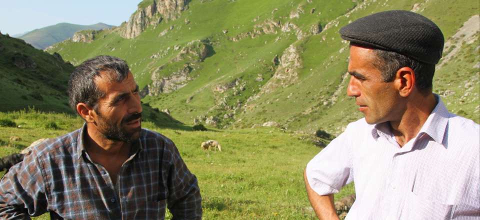 Randonnée à travers les villages du Caucase azerbaïdjanais et rencontres avec les villageois de montagne