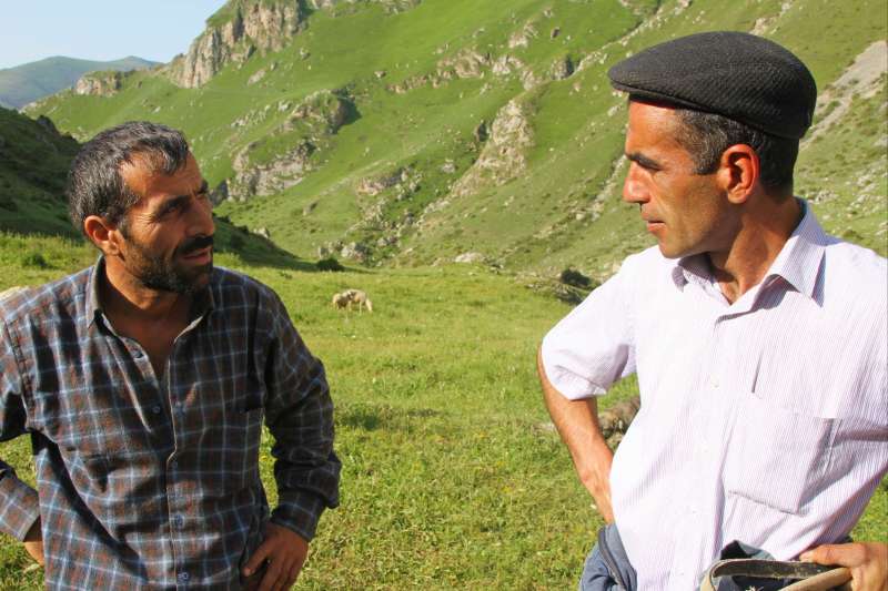 Randonnée à travers les villages du Caucase azerbaïdjanais et rencontres avec les villageois de montagne