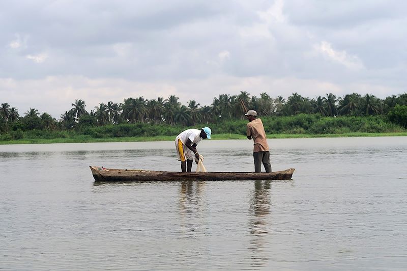 En pirogue à Grand Popo - Département du Mono - Bénin