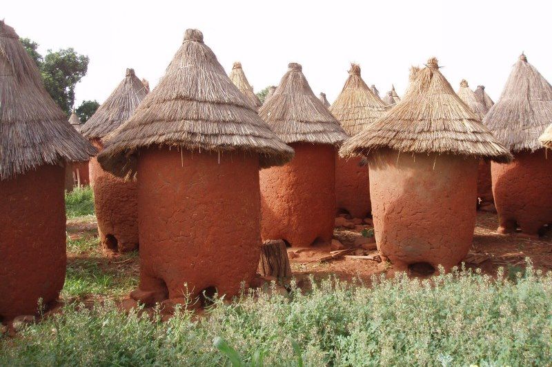 Le pays sénoufo à mobylette