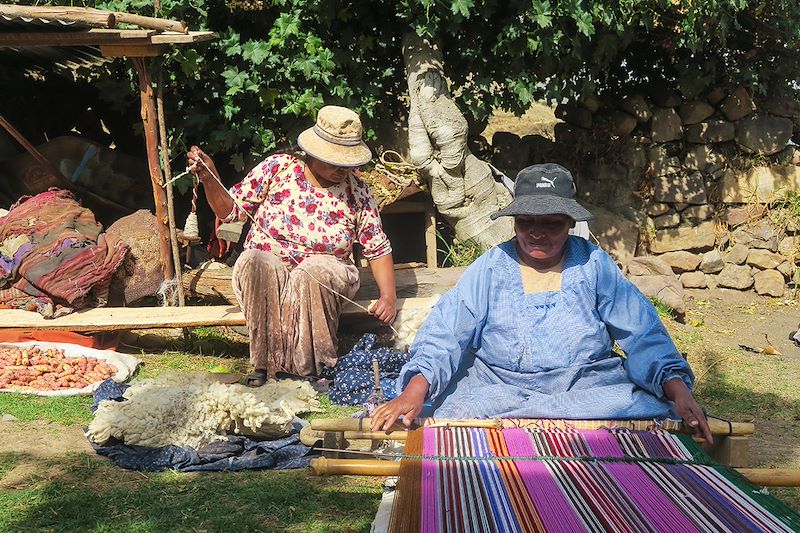 Artisanes au Lac Titicaca - Bolivie