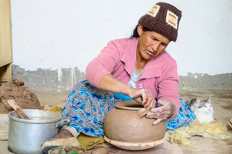 Artisane au Lac Titicaca - Bolivie