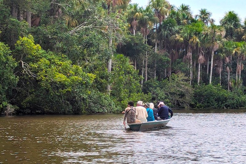En bateau sur le Lago Sandoval - Réserve nationale Tambopata - Pérou