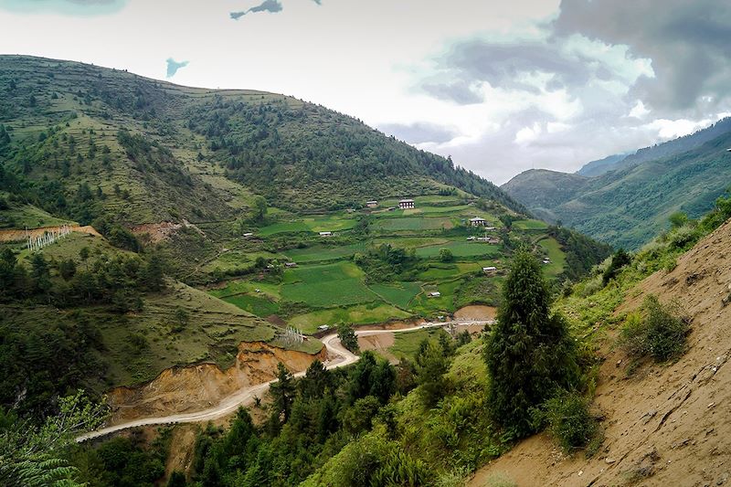Trek sur le Trans Bhutan Trail dans les pas des anciens pèlerins et caravanes à travers une biodiversité exceptionnelle