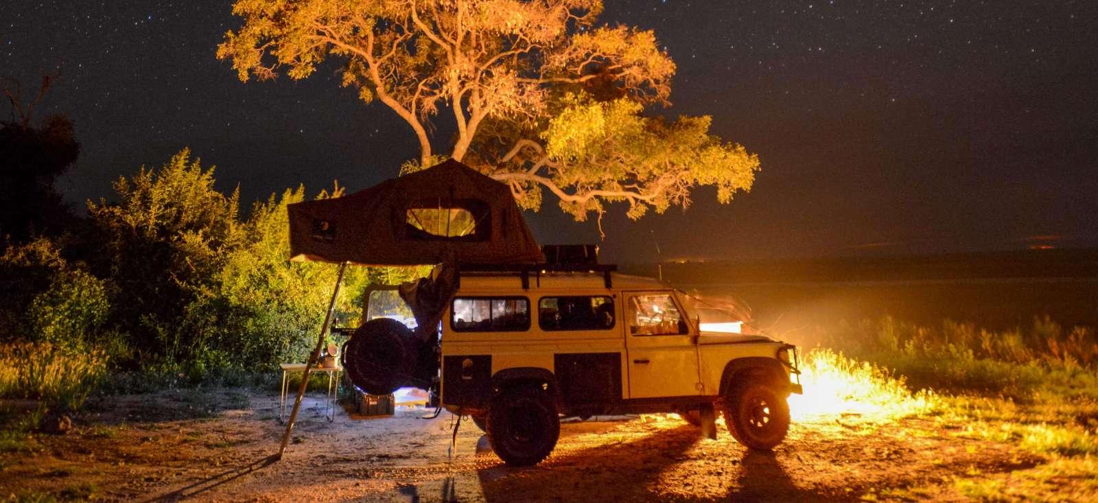 Voyage en véhicule : Le Botswana sous les étoiles