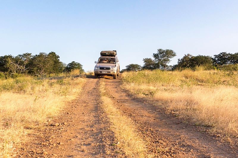 En 4x4 sur les rives de la rivière Chobe - Botswana