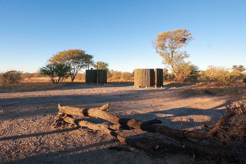 Campement dans la réserve de chasse du Kalahari central - Botswana © Julie Lejeune/TWN