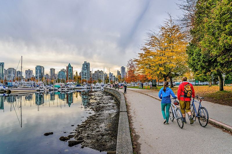 Cycliste dans le parc Stanley - Vancouver - Canada
