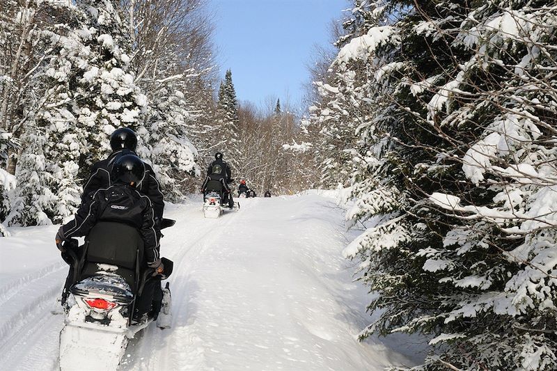 Motoneige à la Pourvoirie du Cap au Leste - Sainte-Rose-du-Nord - Canada