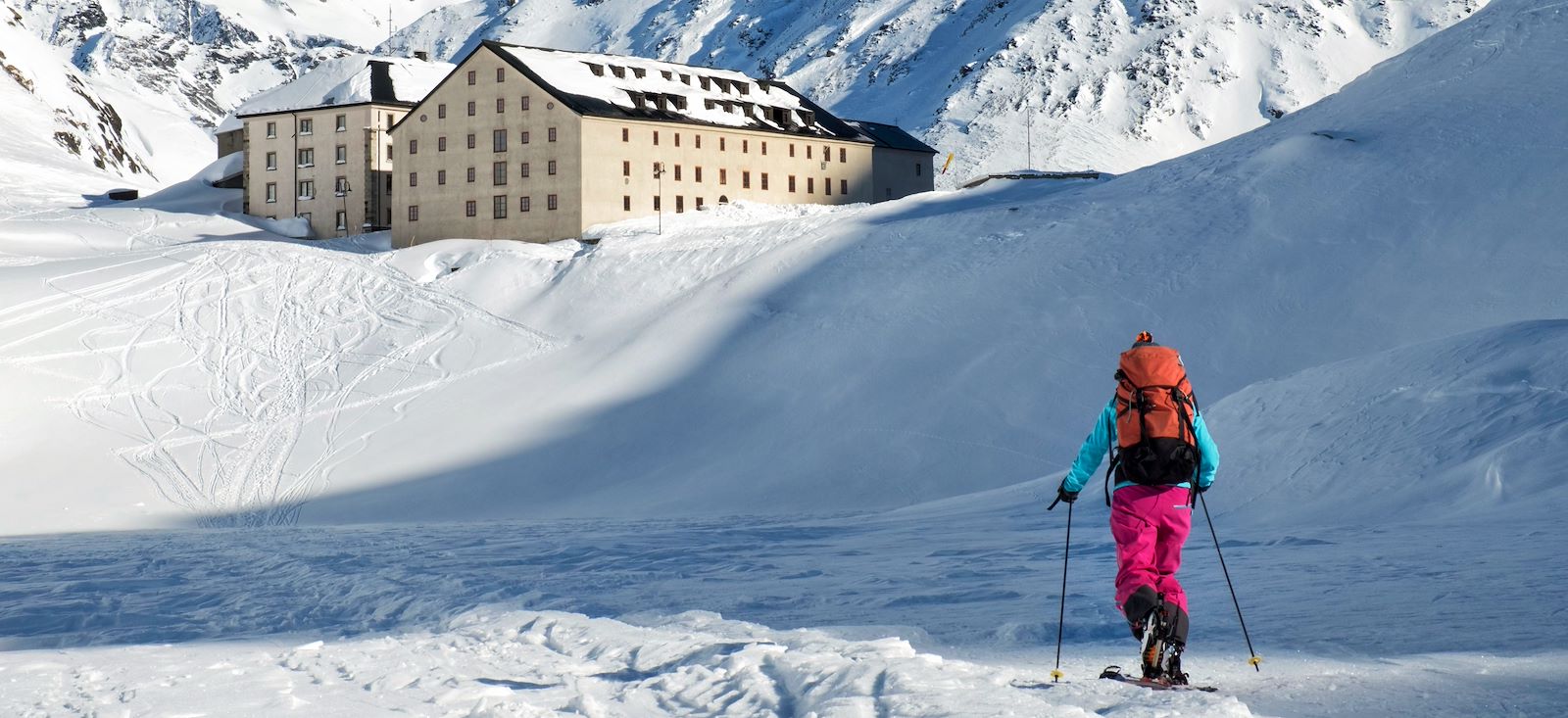 Conquête des cols mythiques des Alpes suisses