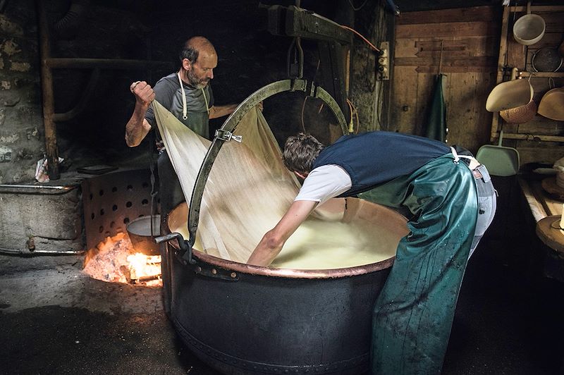 Fabrication du gruyère - Suisse