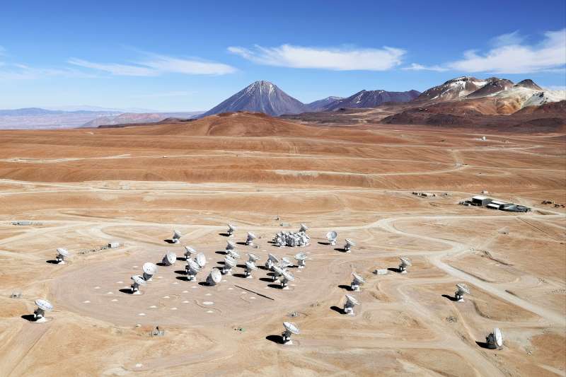Le grand réseau d'antennes millimétrique/submillimétrique de l'Atacama (ALMA) - Chili