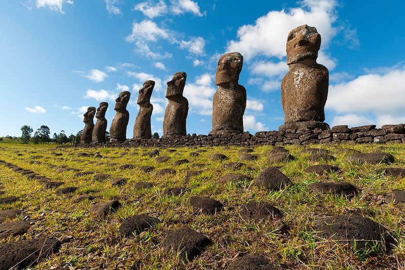 Rangée de Moaïs Ahu Akivi - Parc national de Rapa Nui - Île de Pâques