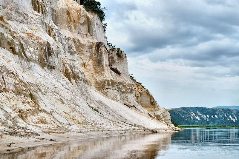 Falaises de Manguenguengue sur le fleuve Congo - République Démocratique du Congo