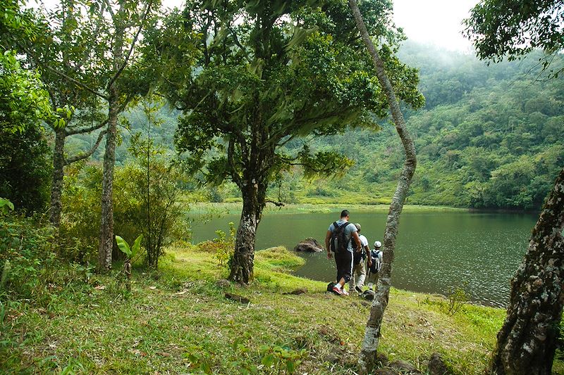 Randonnée vers le lac Dzialandzé - Île d'Anjouan - Comores