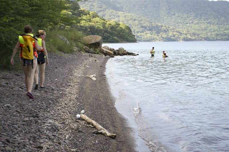 Randonnée aquatique dans la lagune d'Apoyo - Nicaragua