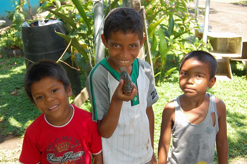 Rencontre avec des jeunes garçons au Costa Rica