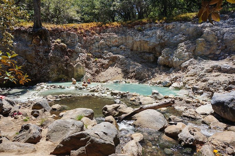 Source d'eau chaude dans le parc national Rincón de la Vieja - Costa Rica