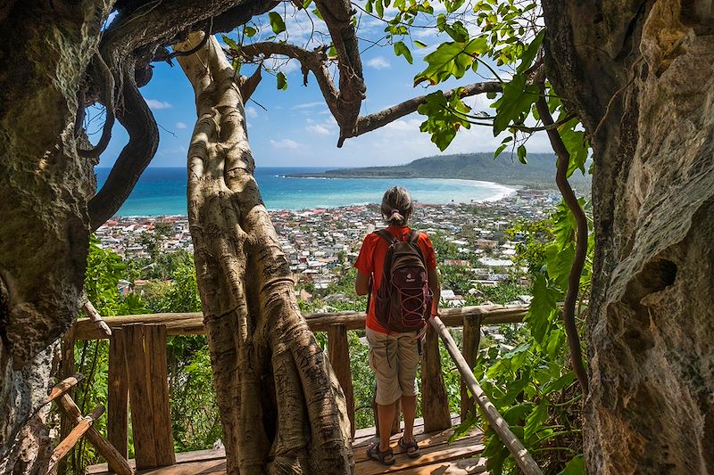 Vue panoramique de la ville depuis Cueva del Paraiso - Baracoa - Cuba