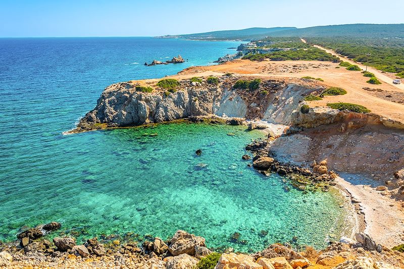 Découverte des côtes chypriotes à vélo avec pour décor les magnifiques villages et paysages du sauvage littoral méditerranéen