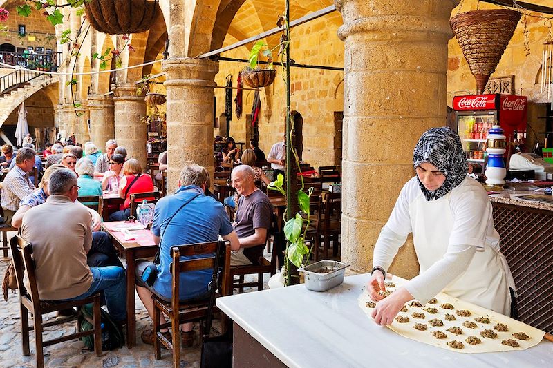 Café dans le Büyük Han à Nicosie - Chypre