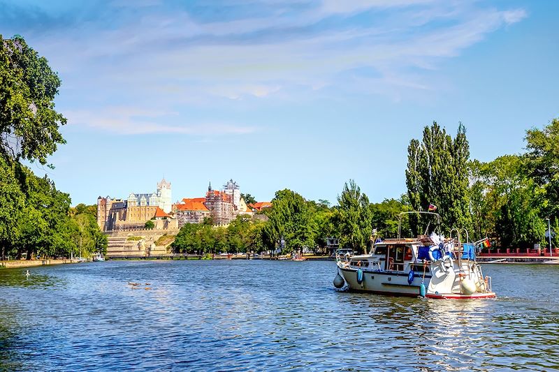 Péniche sur la Saale - Bernbourg - Saxe-Anhalt - Allemagne