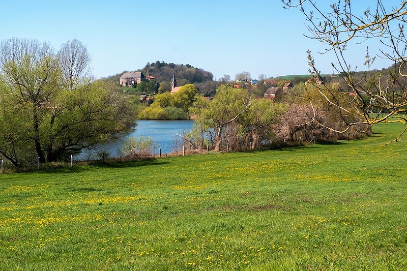 Vue depuis la piste cyclabe Saaleradweg près de Friedeburg - Saxe-Anhalt - Allemagne