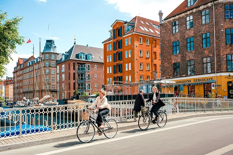 Découverte de Copenhague à vélo avec une immersion dans la capitale danoise et sur la côte baltique par les pistes cyclables.