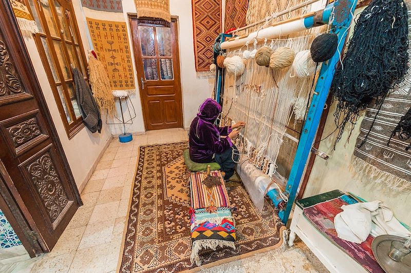 Tisserande à Kairouan - Tunisie