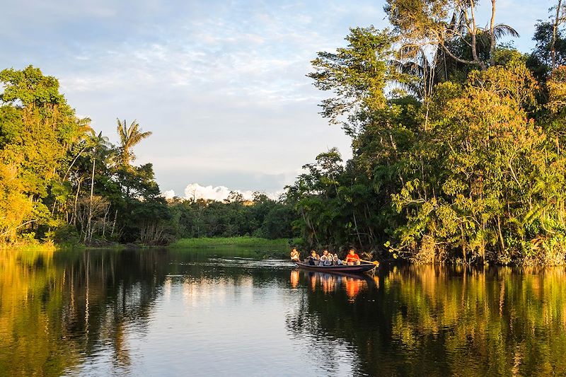 En pirogue en Amazonie - Equateur