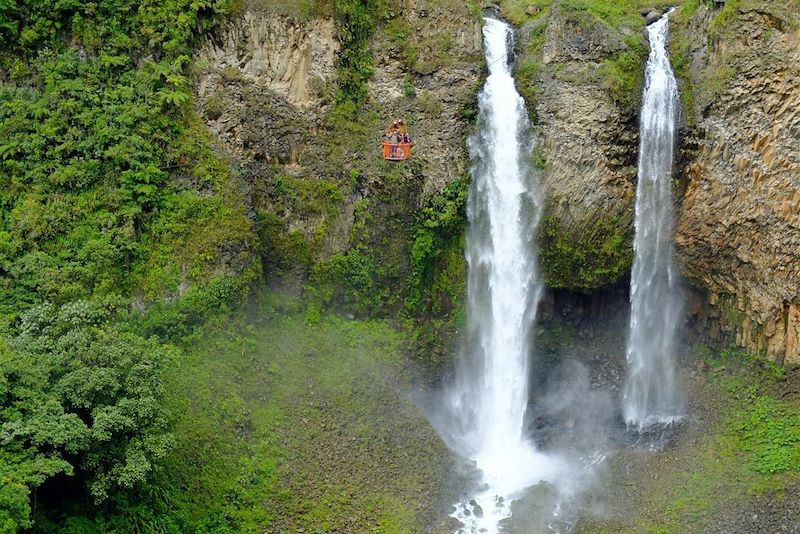 La cascade Pailón del diablo près de Banos - Equateur