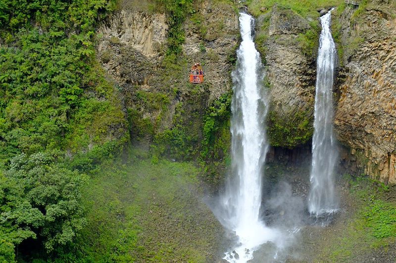 La cascade Pailón del diablo près de Banos - Equateur