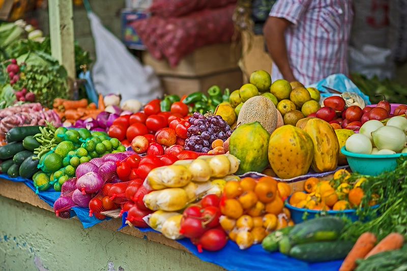 Étal de fruits au marché d'Otavalo - Équateur