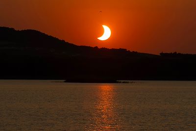 Eclipse solaire totale au fil du Nil