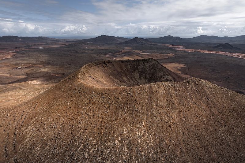 Volcan sur lîle de Fuerteventura - Îles Canaries - Espagne