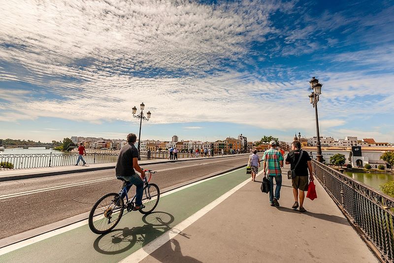 Echappée espagnole avec ce tour de l’Andalousie à vélo, une découverte de la région et des villes de Cordoue et Séville.